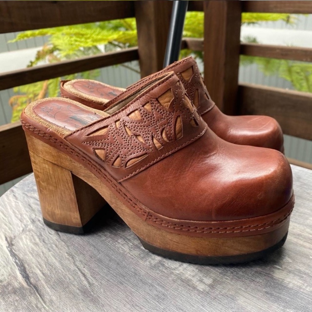 Vintage Bongo Platform Clogs